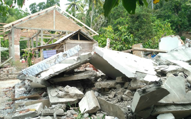 Devastated homes in Indonesia following an earthquake and tsunami