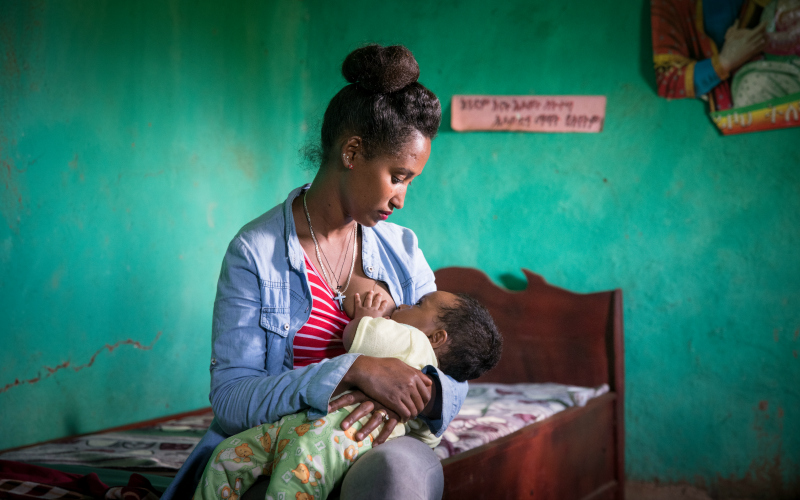 Mahlet breastfeeds her baby in one of the clinic wards