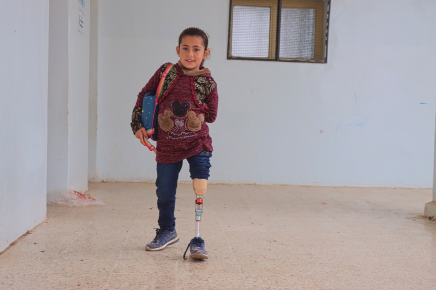 Firyal’s walks using her prosthetic leg. Syria