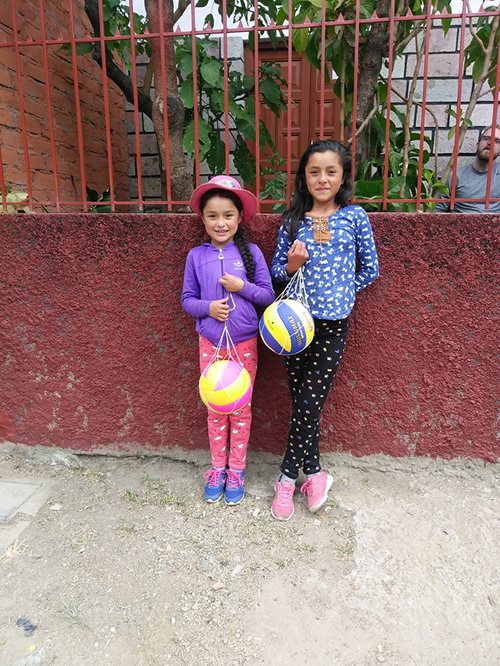 Peruvian sponsor children